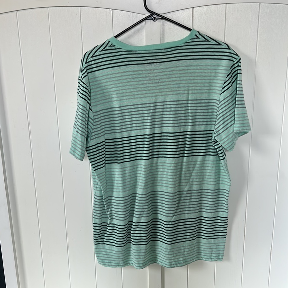 Levi’s t-shirt - Picture 2 of 4